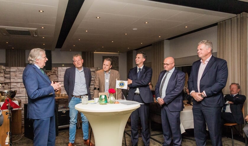 • De betrokkenen bij de oprichting van Lions Molenlanden.
