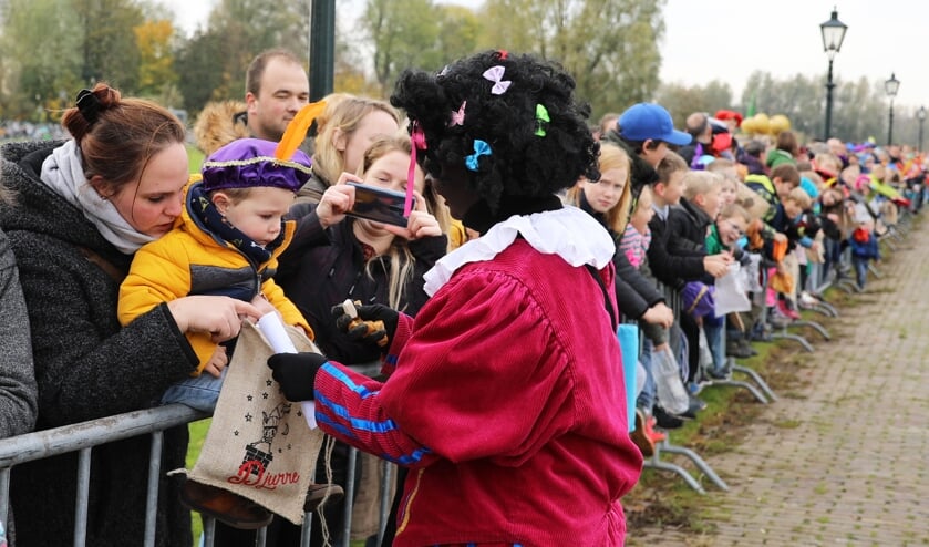 • Sinterklaas komt aan in Nieuwpoort.