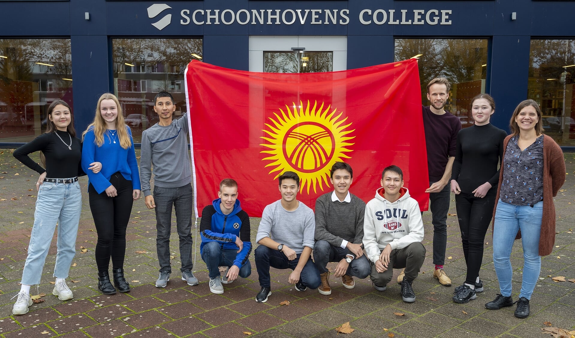 • Groepsfoto voor het Schoonhovens College.