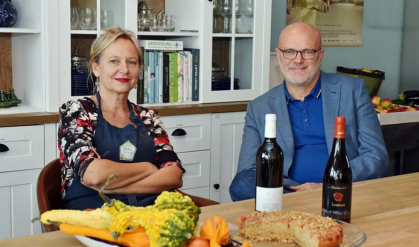 • Karin en Pieter nemen een voorschot op het wijn-spijs event.
