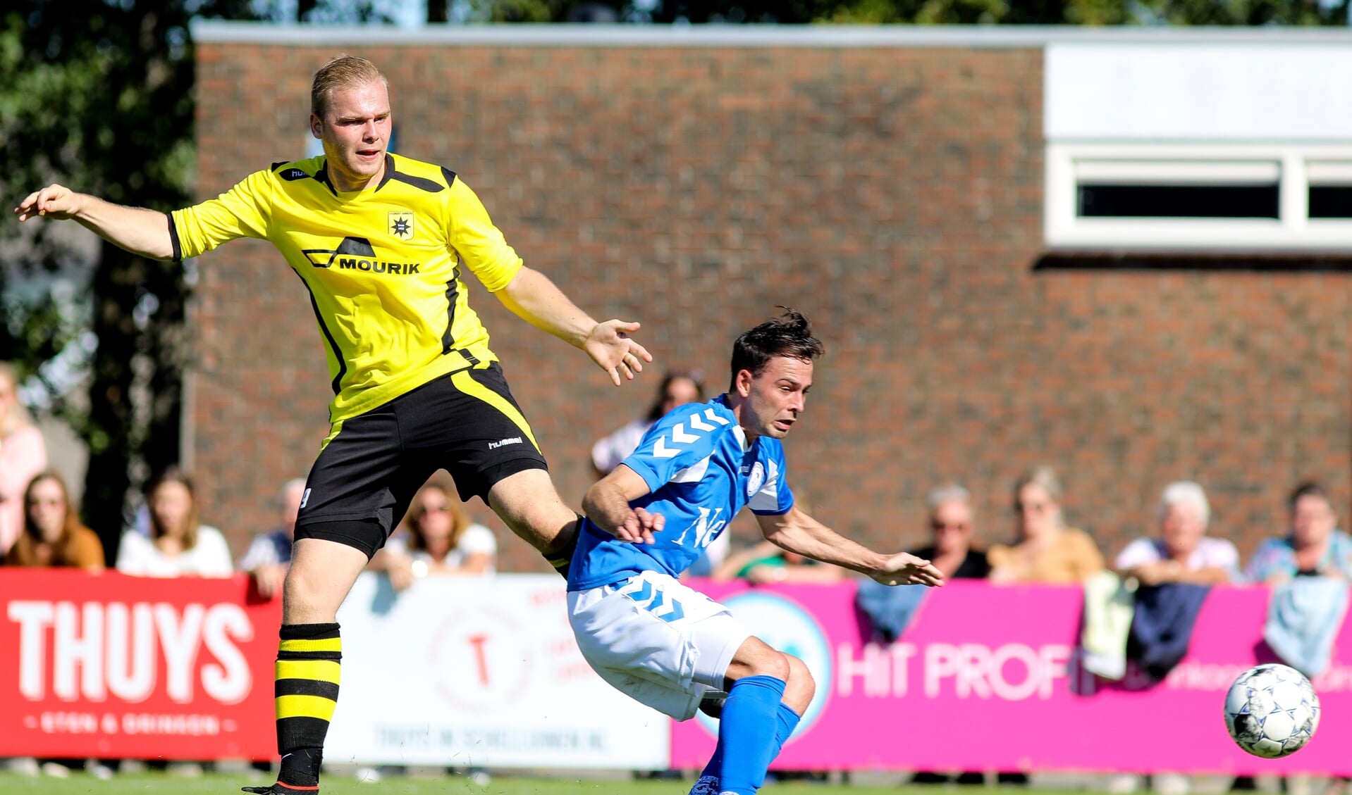• Bob van Oosterhout eerder dit seizoen tegen Schelluinen.
