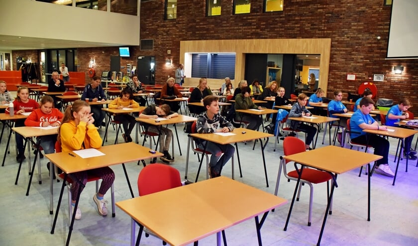 • Opperste concentratie bij de kinderen die deelnemen aan het Viaans dictee.