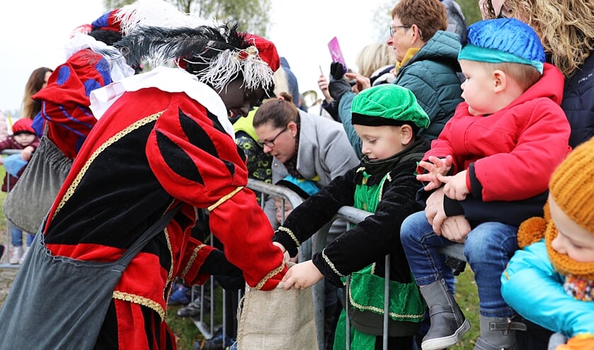 • Sinterklaas komt aan in Nieuwpoort.
