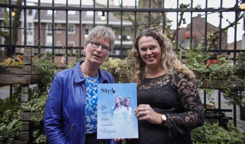 Marja Verhoeve (re) is hoofdredacteur van een nieuw magazine voor dertigers en veertigers. Geertje Bikker uit Oudewater is ook redactielid.