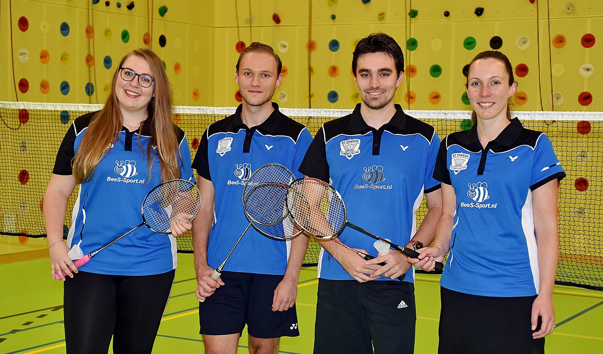 • Het succesvolle badminton-team, v.l.n.r. Team vlnr:  Angela en Jorn Steehouder en Pascal en Miranda Overbeek.