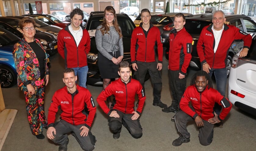• Het team van Vakgarage Van 't Hoog