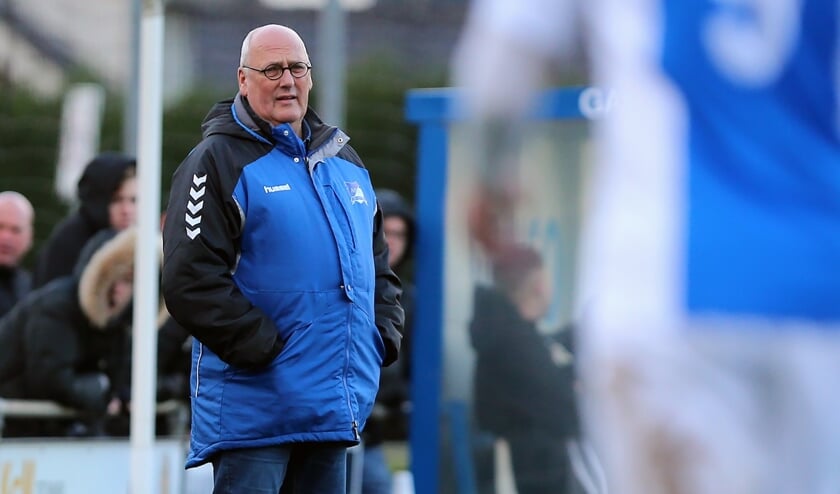 • Na 32 jaar stopt Ron Laros met het trainerschap.