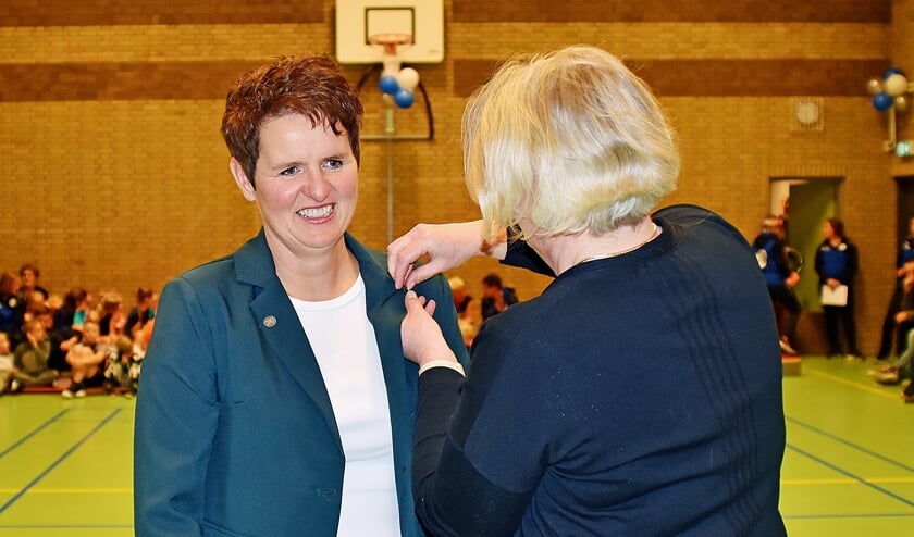 • Mariska Hijmering werd namens de KNGU dubbel onderscheiden.