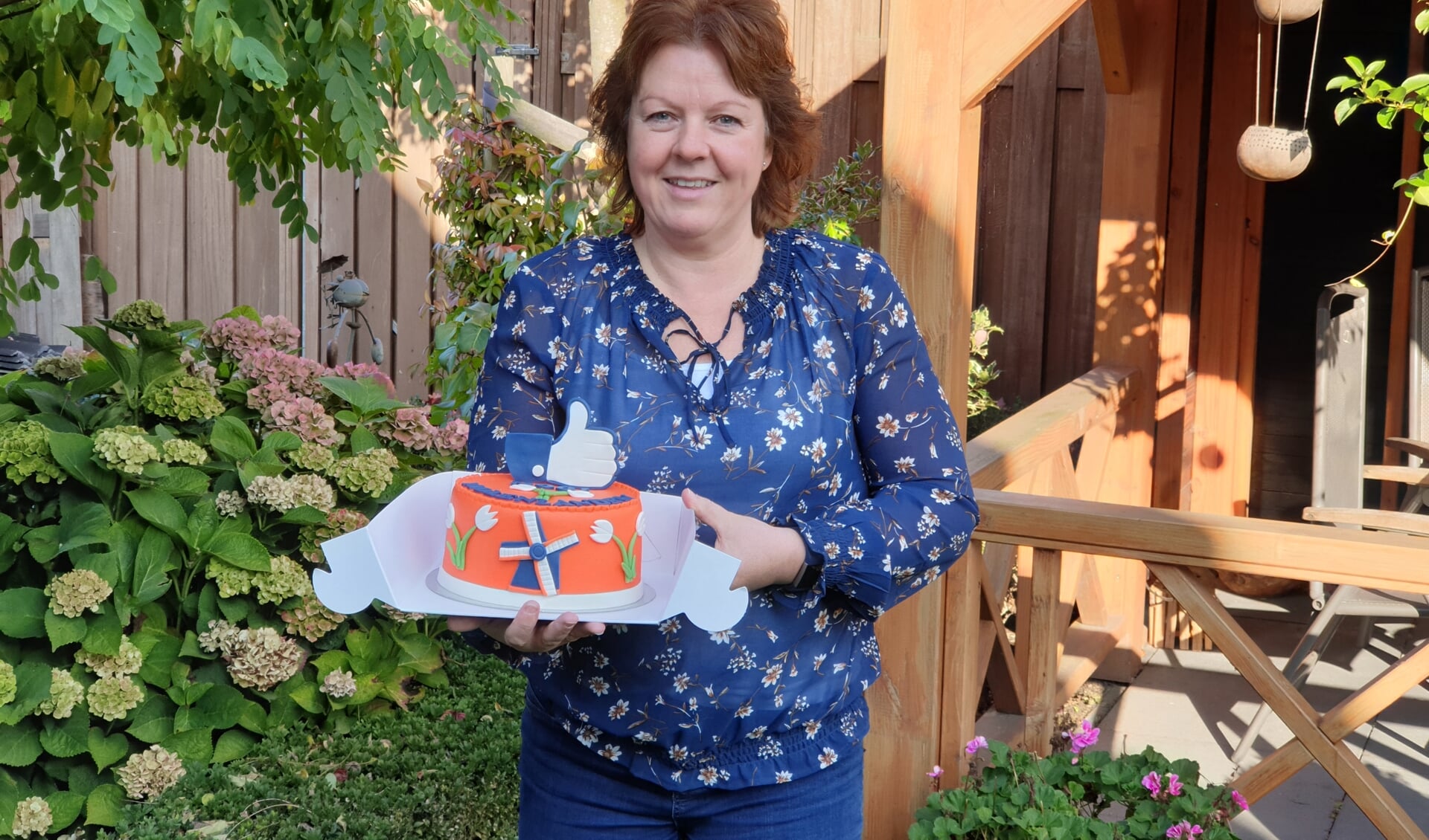 • Wendy Bron-Dekker uit Schelluinen won deze maand de taart van de actie Mooi Molenlanden van VVD Molenlanden