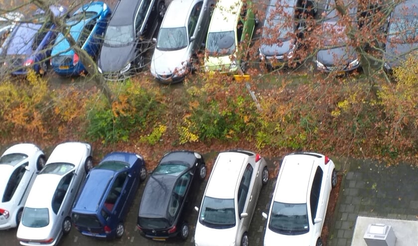 • De parkeerplaats van de Constantijn Huygenslaan staat vaak vol.