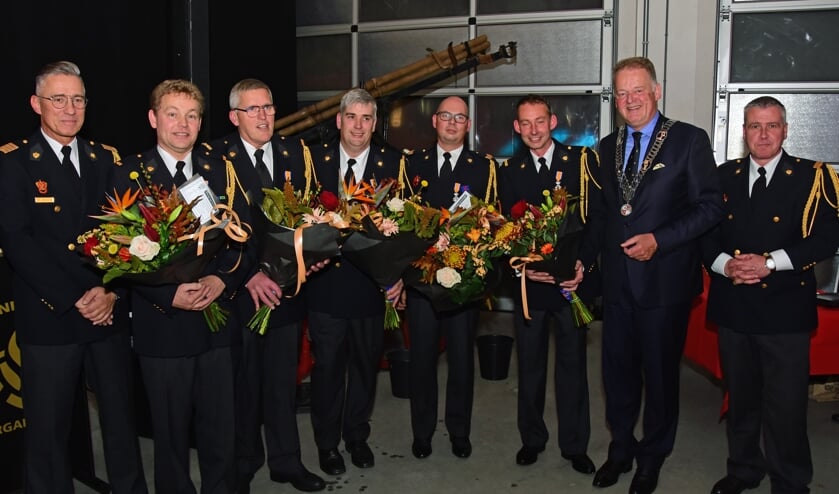 • De gehuldigden in de brandweerkazerne te Bergambacht.