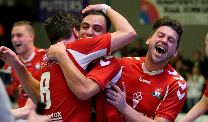 <p>• GJS wint de Cup.</p>