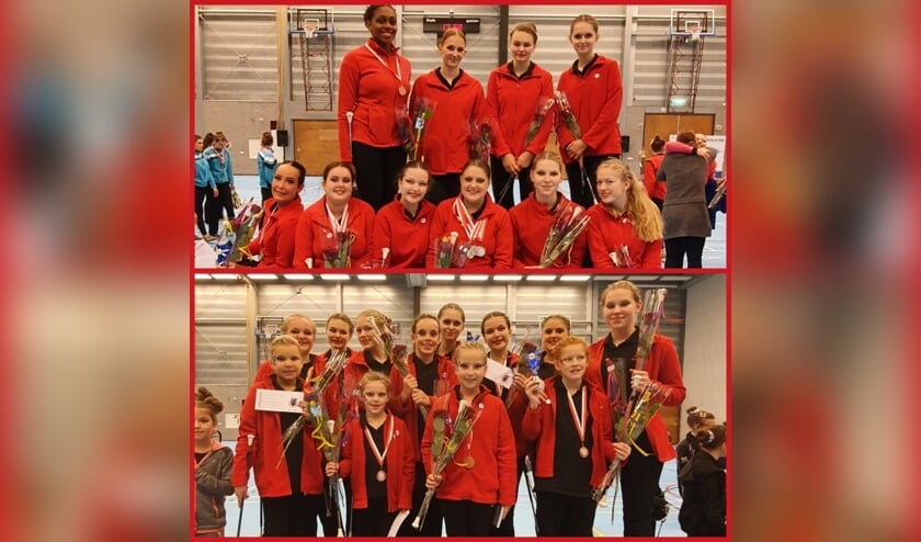 Alle dames van Doskonale Breda. Jainea is te zien op de onderste foto, achterste rij, vierde van links (met twee handen aan de roos).
