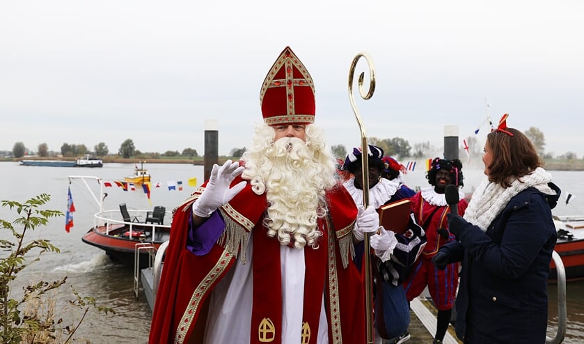 • Sinterklaas komt aan in Nieuwpoort.