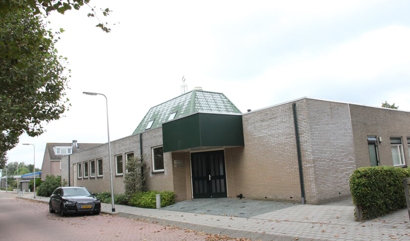• De huidige kerk aan de Prinses Beatrixstraat.
