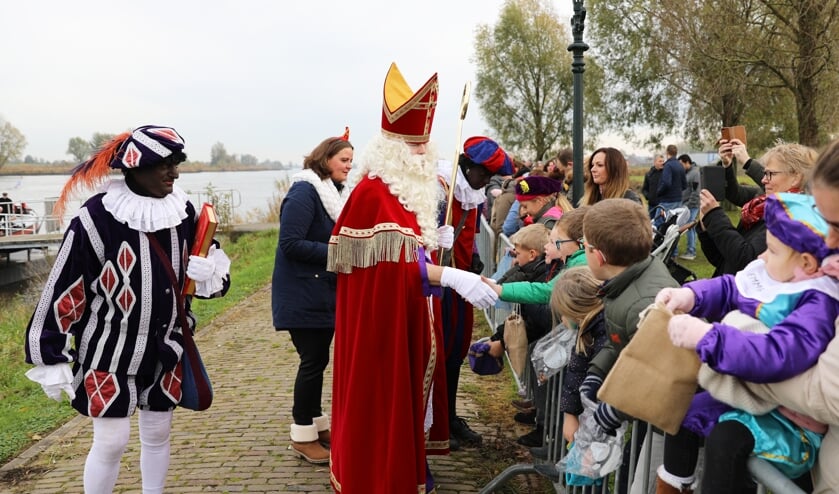 • Sinterklaas komt aan in Nieuwpoort.