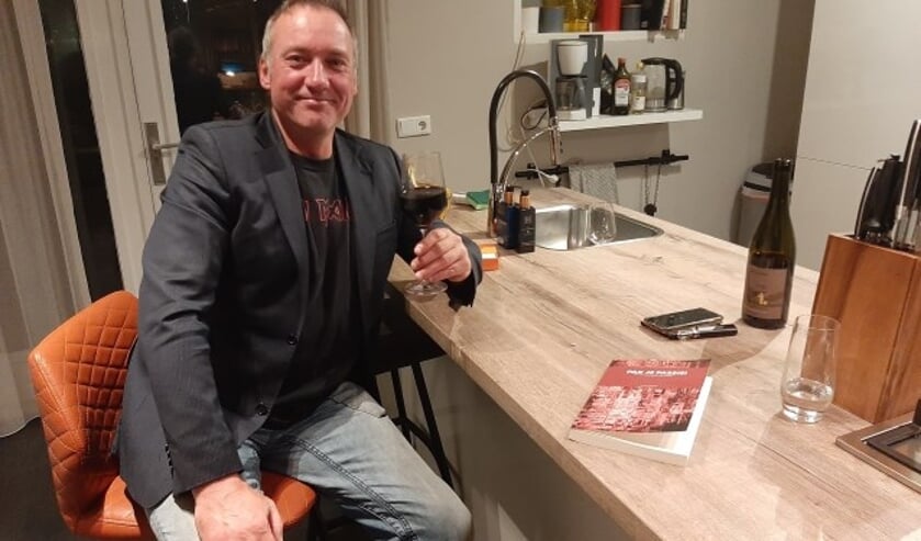 Johan Struwe uit Tiel, visgids en schrijver van het recent verschenen boek 'Pak je Passie'.