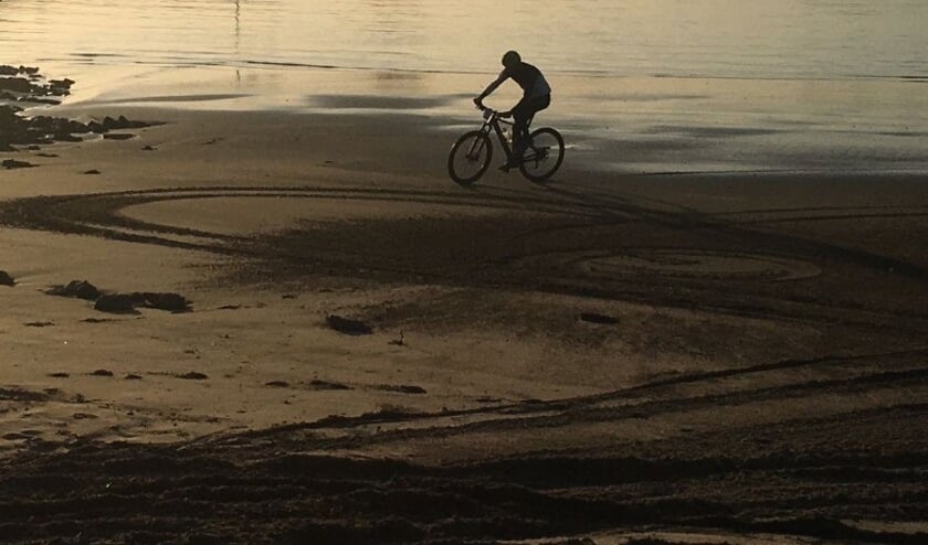 • Eén van de strandpassages langs de Lek.