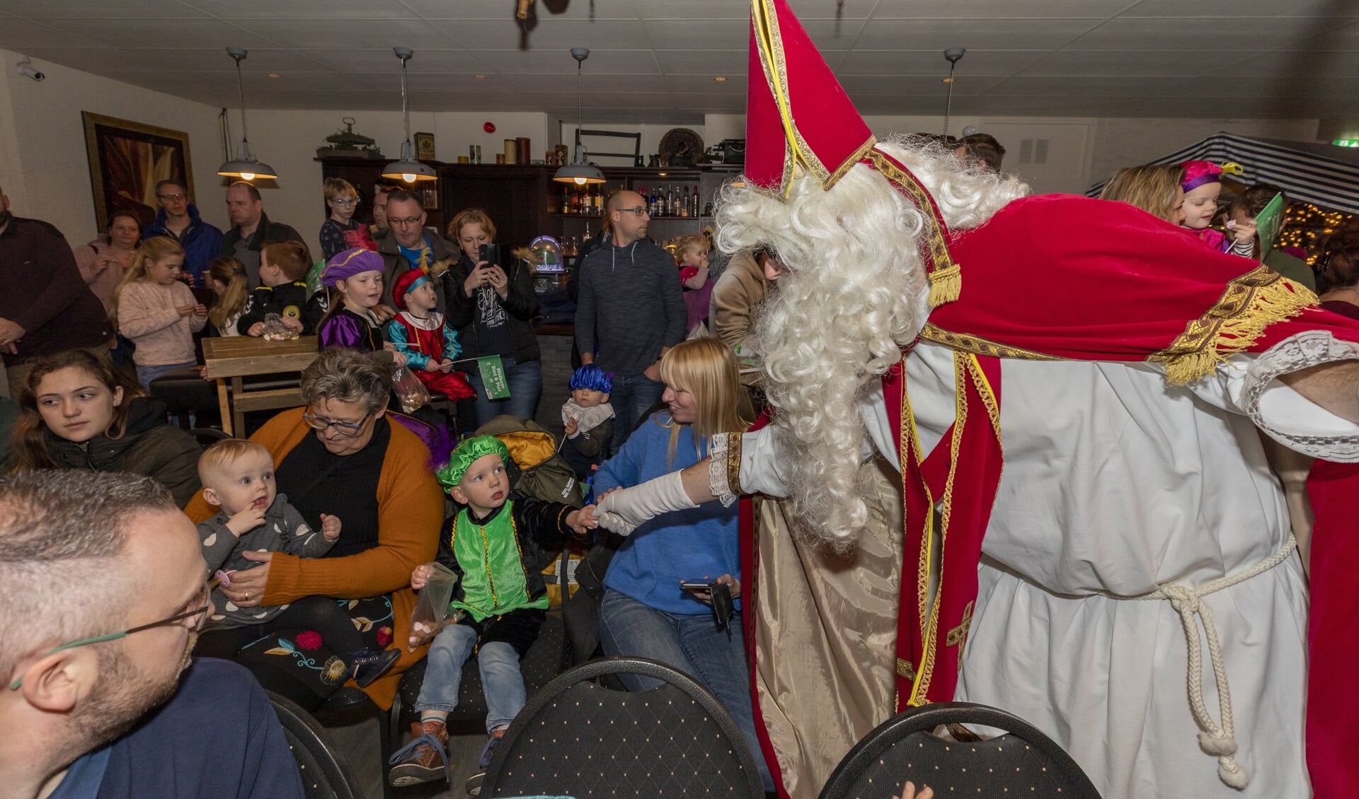 • Sinterklaas maakte zijn opwachting in 't Buitenhoff