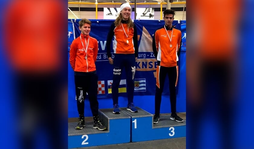 • Bryant Boogert op de hoogste trede van het podium.