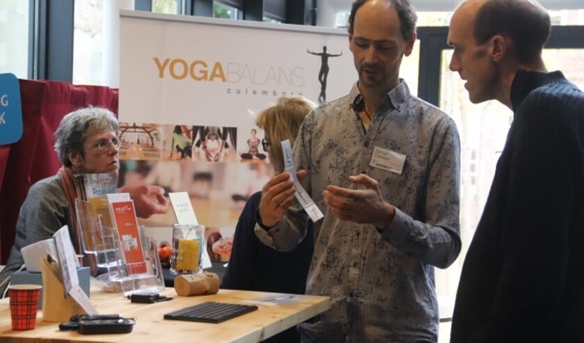 De stands van de proeverij in het oude Stadhuis kregen belangstelling genoeg bij hun demonstraties.