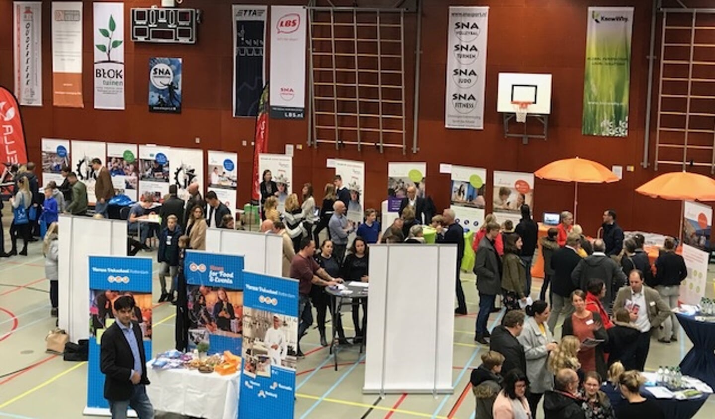 • De scholenmarkt van twee jaar geleden in de Spil.