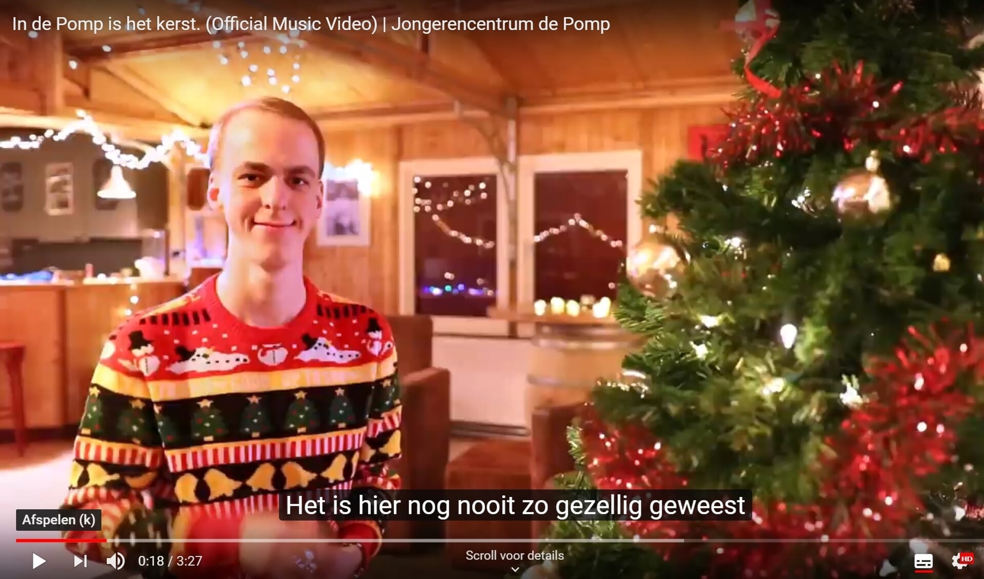 Een still uit de video van 'In de Pomp is het kerst'. 