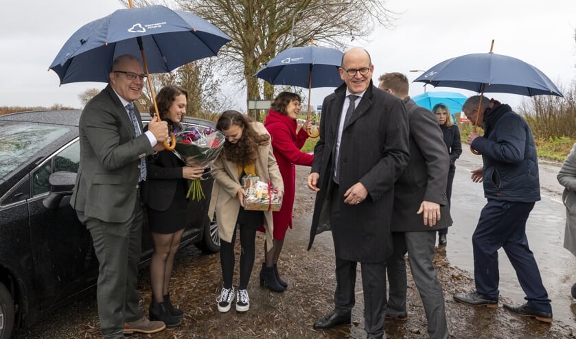 Egbert Lichtenberg en zijn gezin worden welkom geheten bij Kop van 't Land.