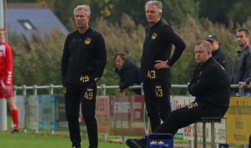 • Roda Boys nam afscheid van Frank Brands en Jan van Eijndhoven (beiden staand).