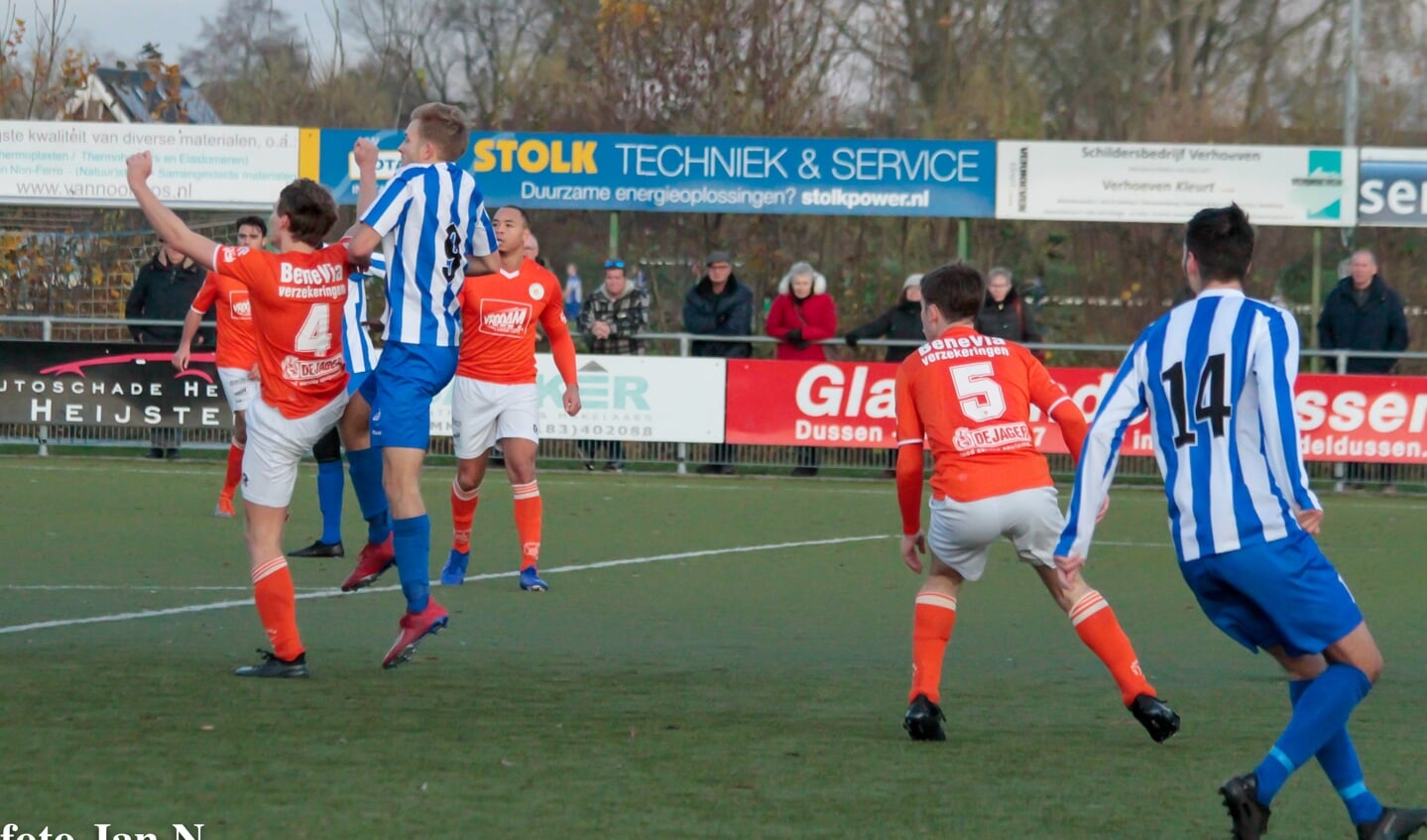 • Almkerk - Oranje Wit (0-0).