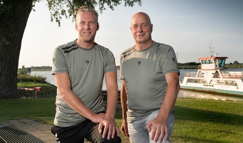 <p>• Hans de Jong en Peter Pannekoek, het nieuwe trainersduo van Wilhelmina'26.</p>