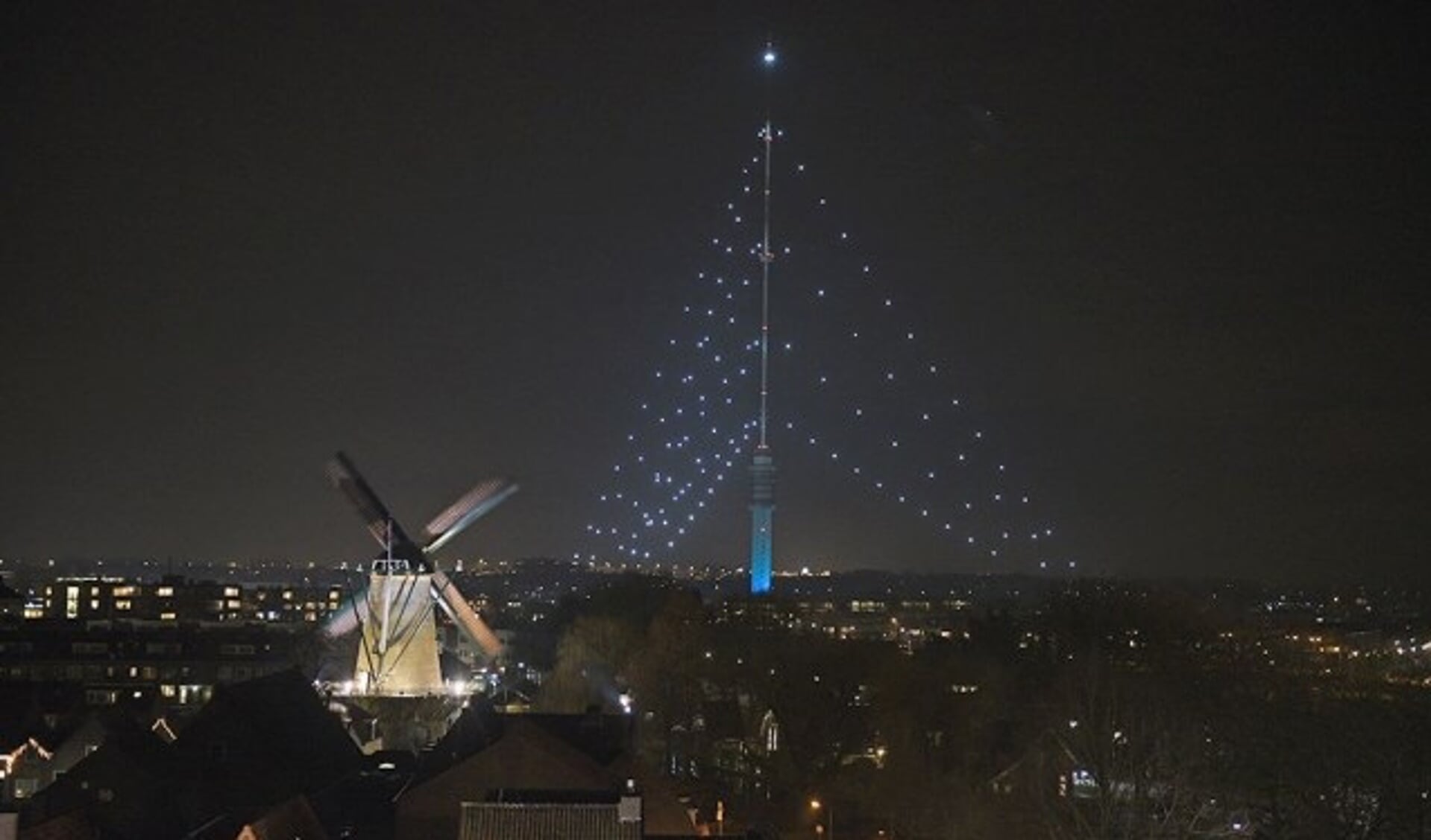 Uitzicht over verlicht IJsselstein; ook mogelijk tijdens de Kerstavond van St.-Nicolaas vanaf de kerktoren. (Foto: Gerard van Buuren)