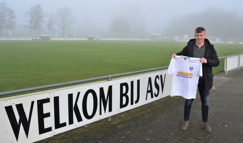 • Stefan van Hulst speelt volgend seizoen in het wit-blauw van ASV Arkel.