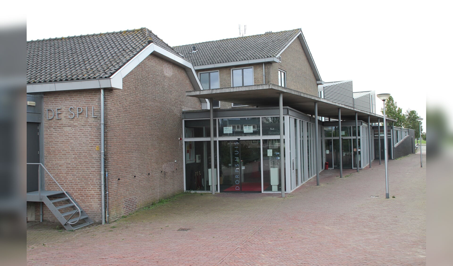 • Dorpshuis De Spil in Bleskensgraaf.