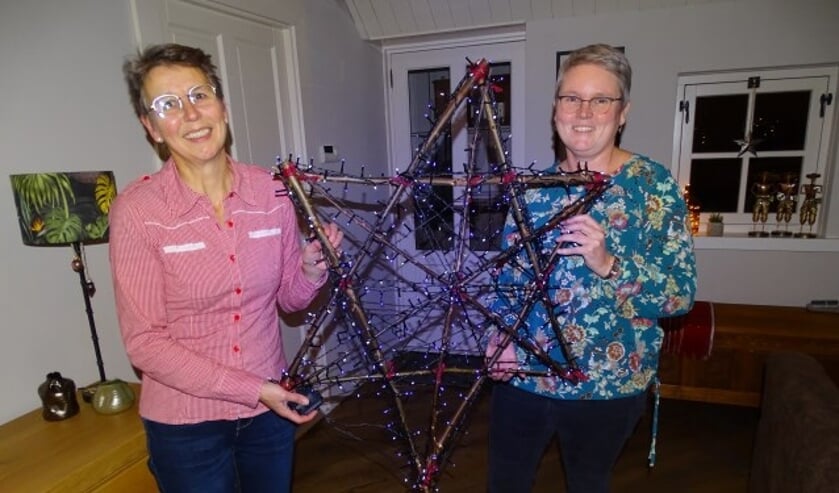 Joke Weerstand (links) en Hilde Muijs hebben veel zin in het kerstconcert van New Creation. ''Wij willen met onze liederen zingen over de echte betekenis van kerst."