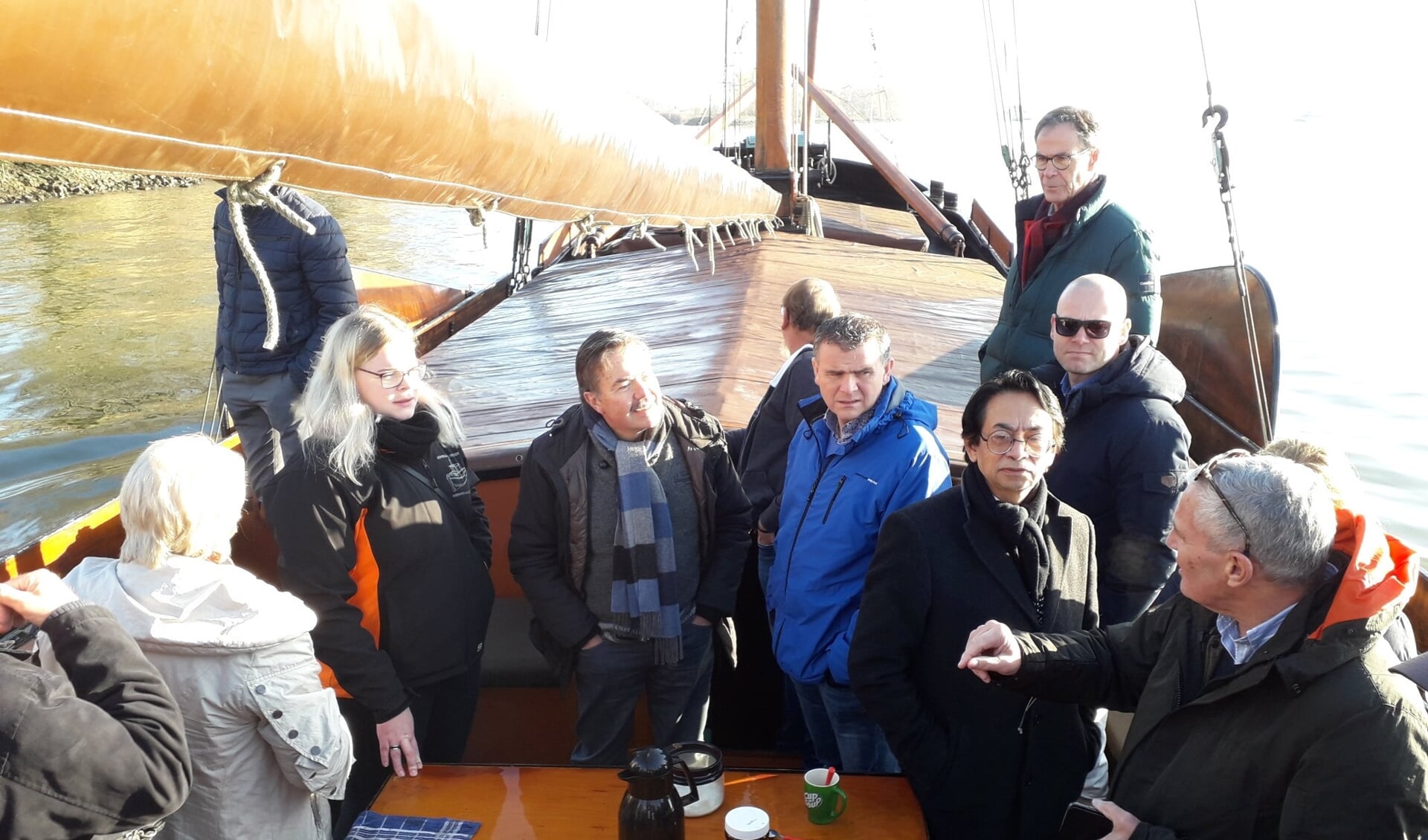 • Een delegatie van de gemeente Krimpenerwaard bekeek het IHC-terrein zaterdag vanaf de Zeldenrust. 