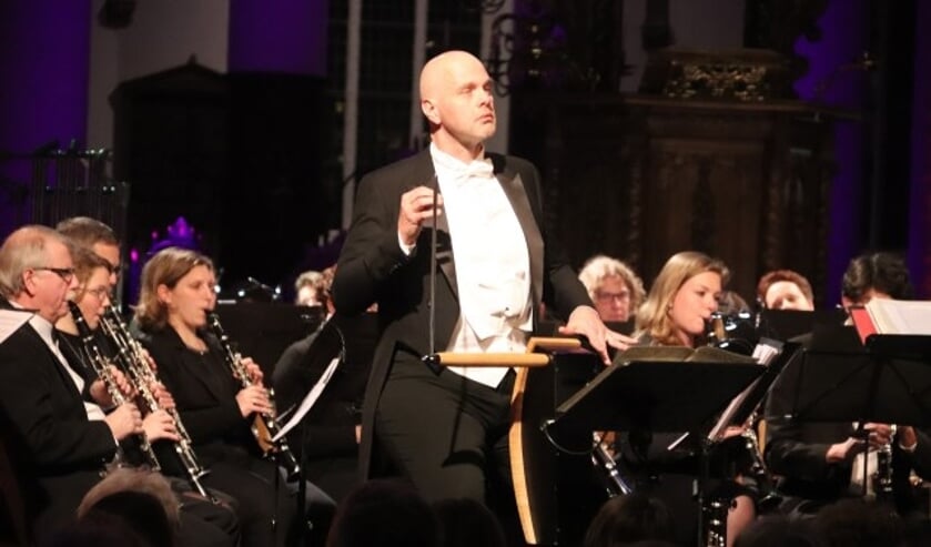 Orkest onder leiding van Arjan Gaasbeek. (foto: Theo van Dam)  