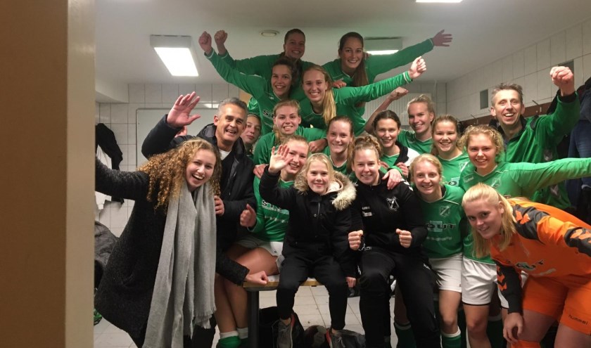 • Vreugde in de kleedkamer van VVAC VR1.