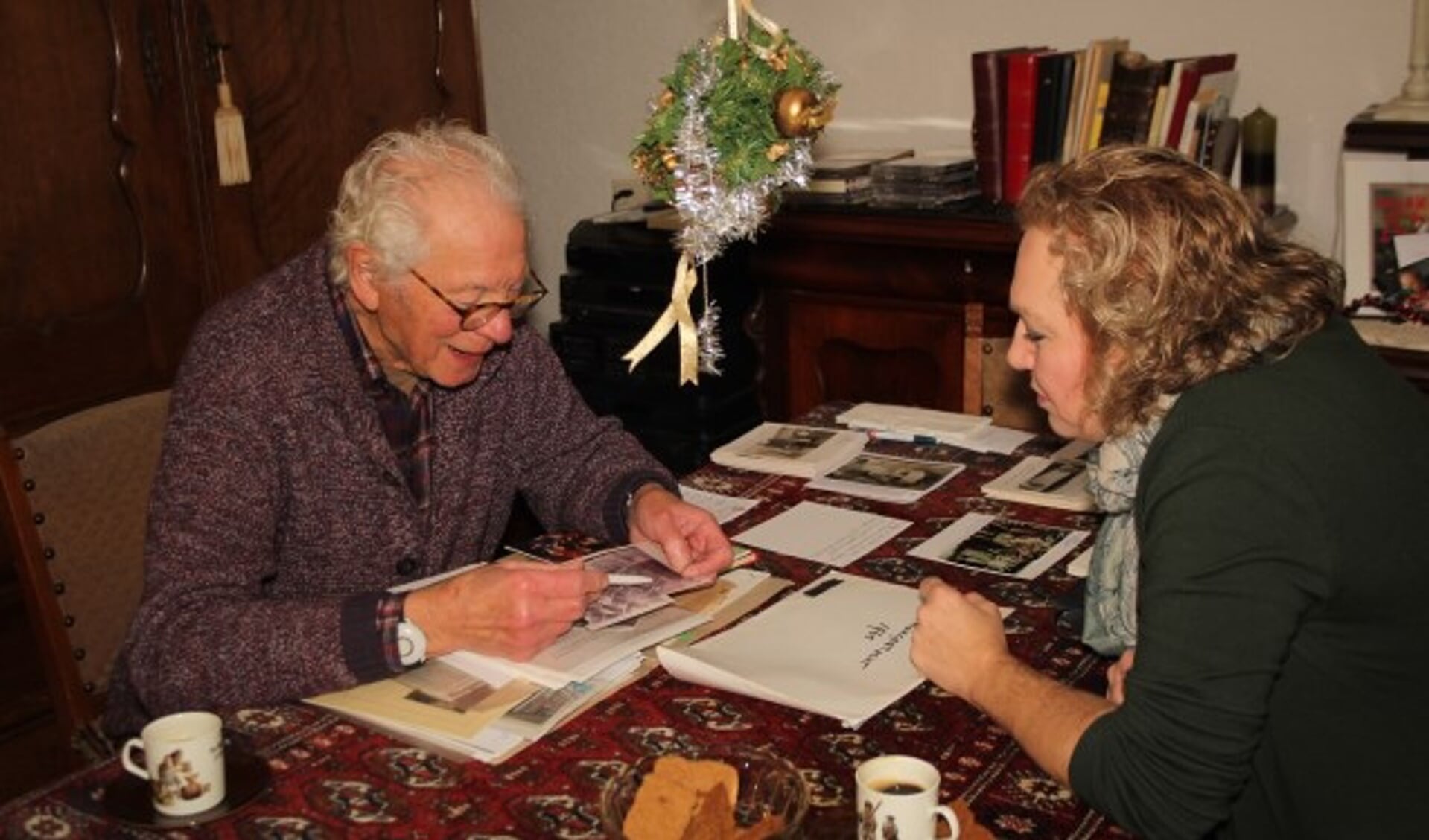 Bep Murk vertelde heel wat IJsselsteinse verhalen uit de Tweede Wereldoorlog aan Anastasia van der Lugt. (Foto: Lysette Verwegen)
