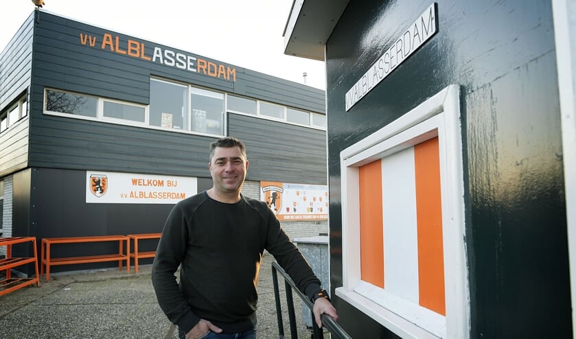 • Alblasserdam-trainer Dennis Schoonewil.