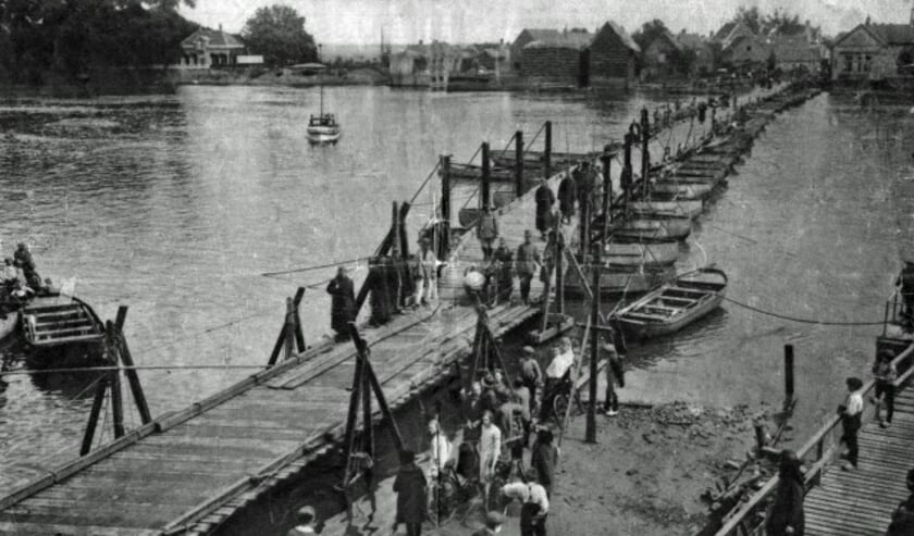 Het leger oefent bij de Hollandsche IJssel (1923). (Foto: HVC Beeldbank)