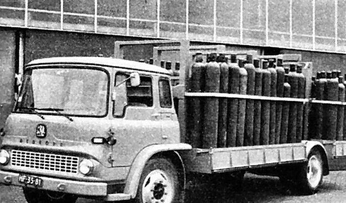 • Eerste vervoer van staande cilinders in 1964.