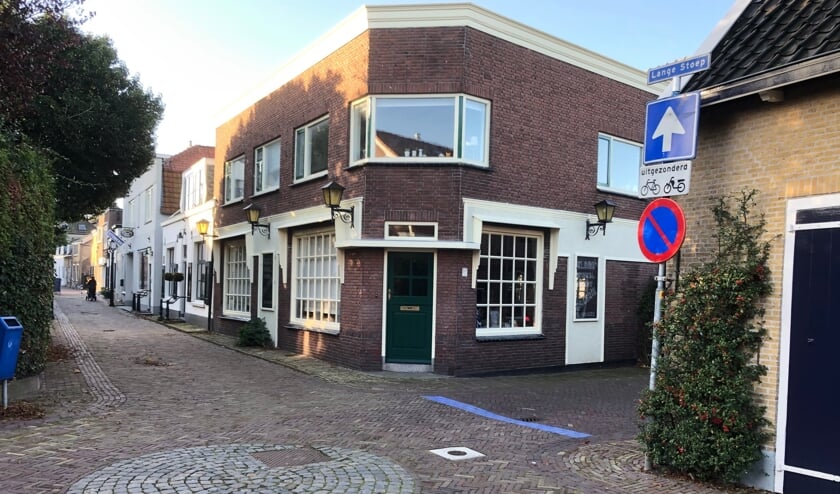 • Het pand aan de Lange Stoep waar KLlara's Winkel in was gevestigd.