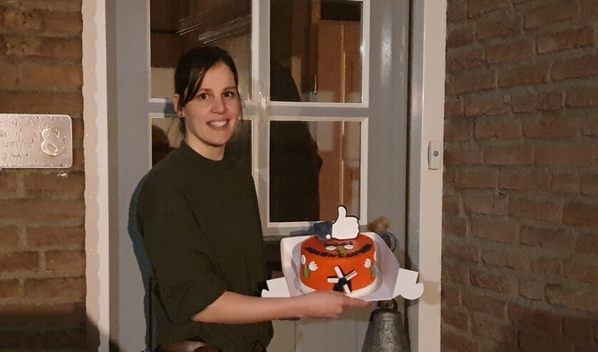 • Esther de Jong-Mourik met haar Mooi-Molenlandentaart.
