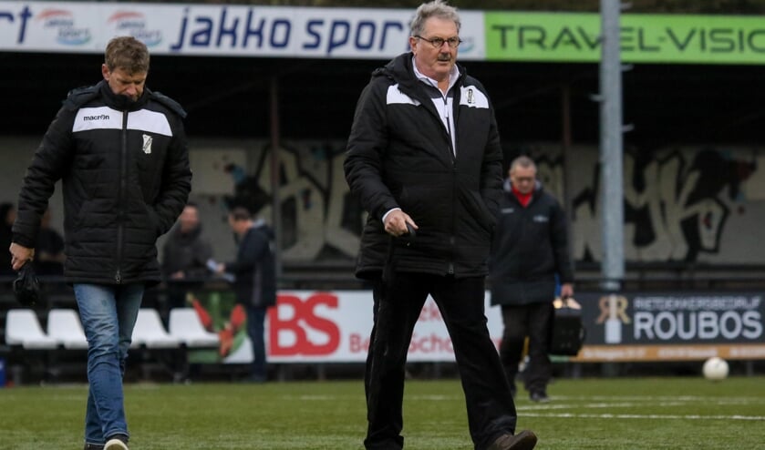 • Pieter Tuns als trainer van Sleeuwijk.