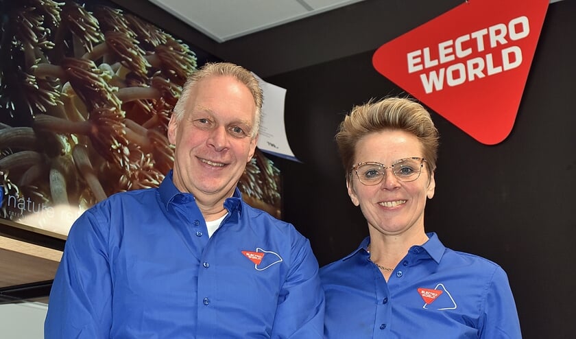 • Peter van Opijnen en Dineke Blok zijn trots op hun mooie winkel.
