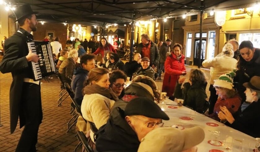 Vier ondernemers van de Varkensmarkt organiseerden in Culemborg een kerst openlucht maaltijd.  
