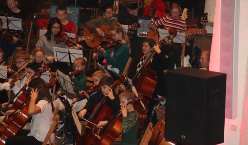 Het grote orkest van de muziekschool Culemborg bracht een mooi kerstconcert in de Grote kerk  