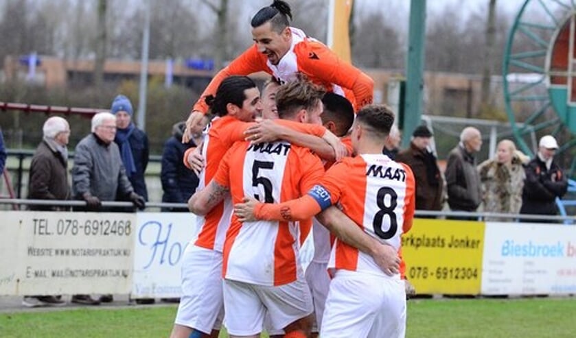 • Alblasserdam - SV Lopik (3-1).