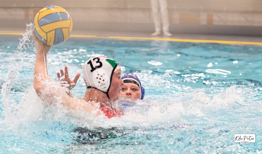 • Kimberly de Pater was goed voor twee doelpunten.